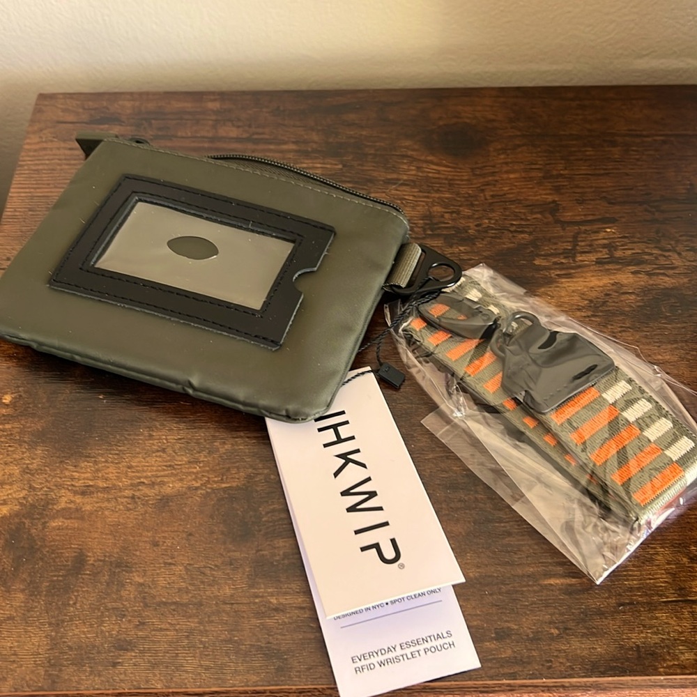 RFID Wristlet for Anyone and Anybody NWT